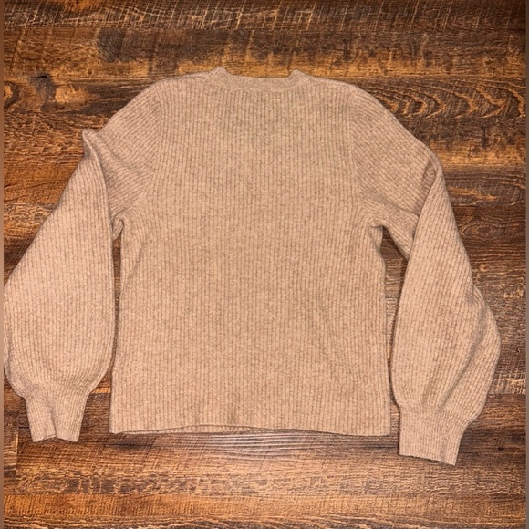 J CREW Cream/Tan Ribbed Puff-Sleeve SWEATER Size Med Extra-Soft Yarn Style BJ854 - Picture 3 of 4
